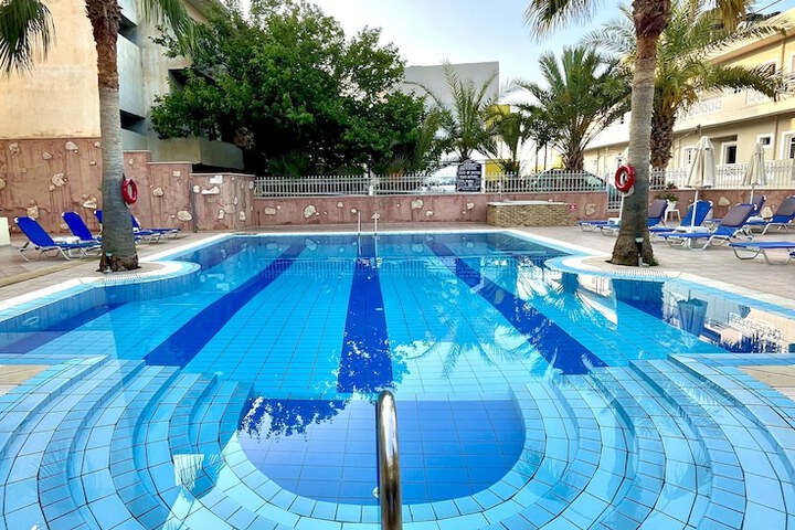 Hotel Pool