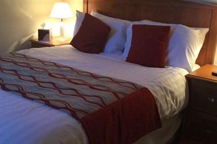 Room 4 of 13