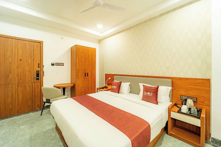 Room 12 of 24