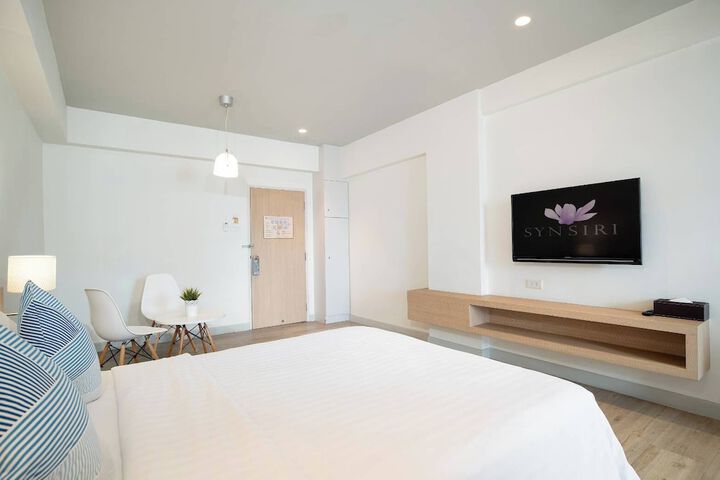 Room 28 of 64