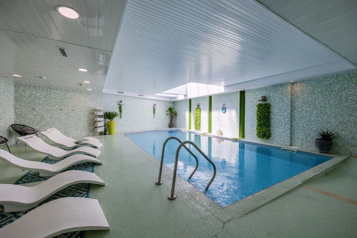 Hotel Pool