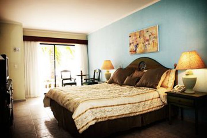 Room 8 of 16