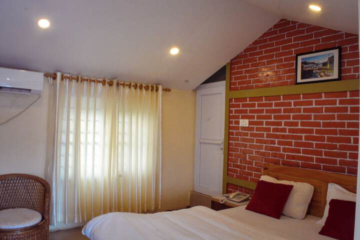 Room 9 of 22
