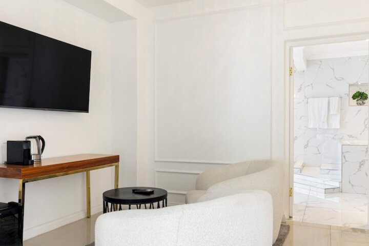 Room 18 of 29