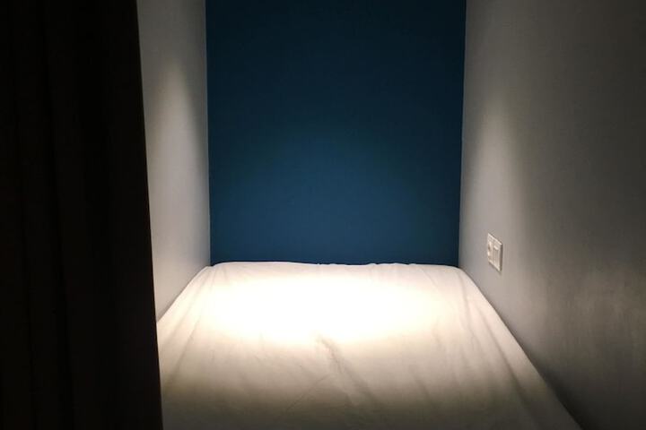 Room 4 of 33