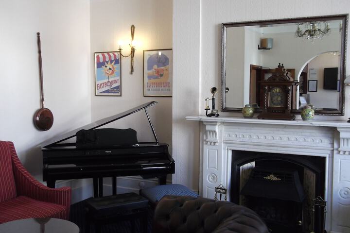Lounge 54 of 71