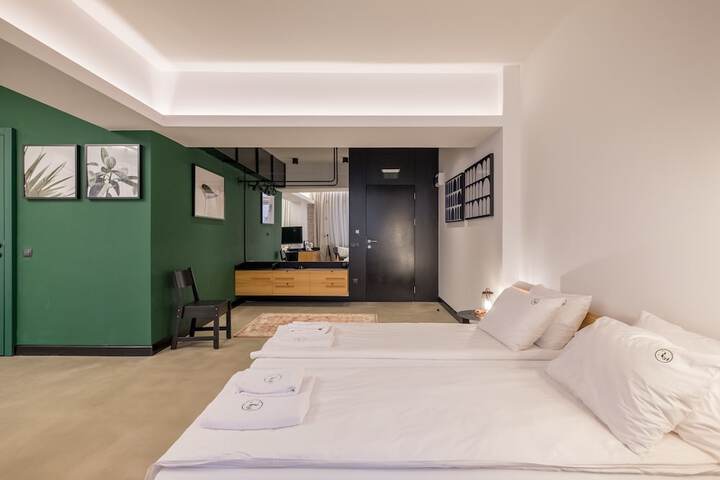 Room 14 of 76
