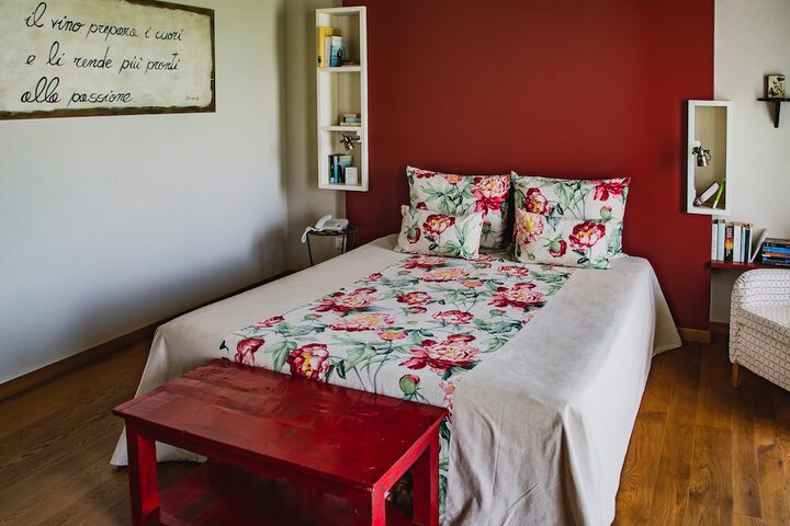 Room 6 of 32