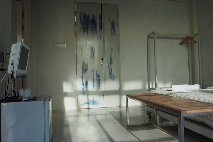 Room 48 of 93