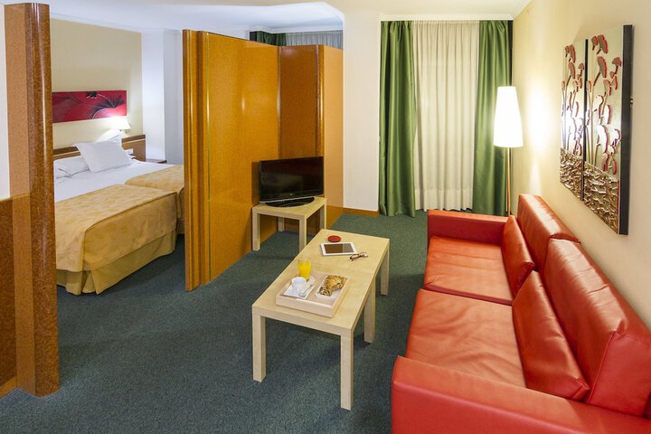 Room 12 of 41