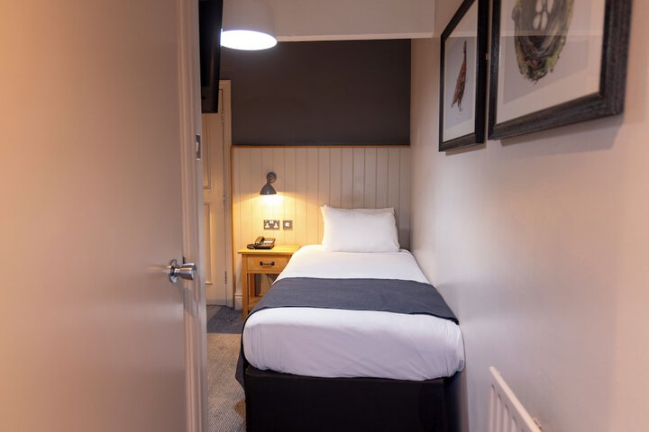 Room 4 of 40