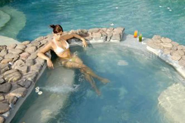 Pool 14 of 31