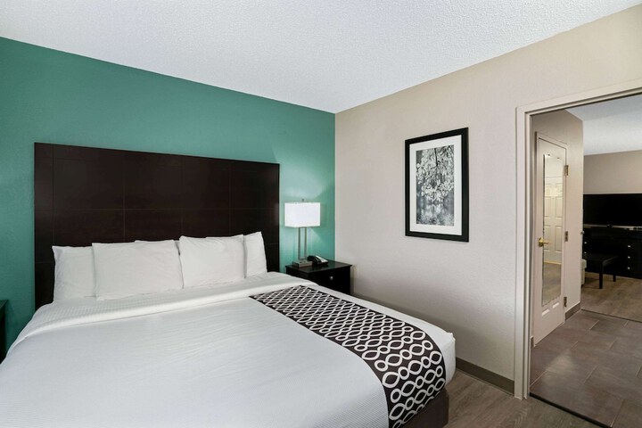1 King Bed Executive Room (6 of 15)