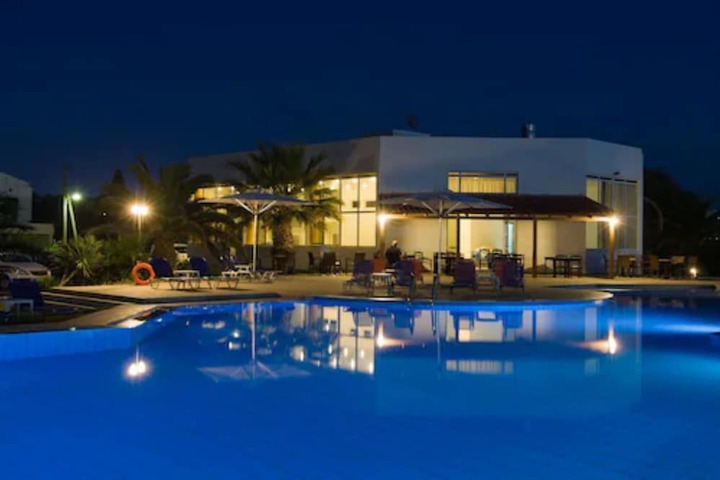 Hotel Pool