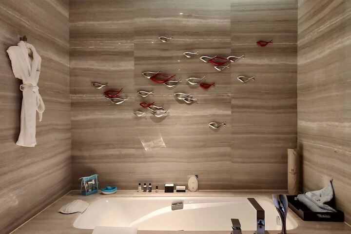 Room 16 of 36