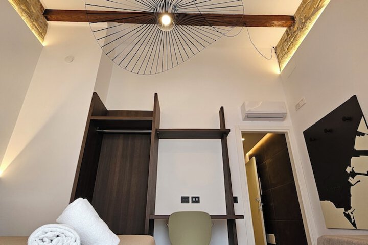 Room 26 of 38