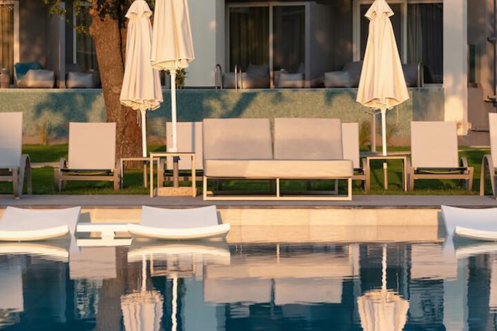 Pool 208 of 266