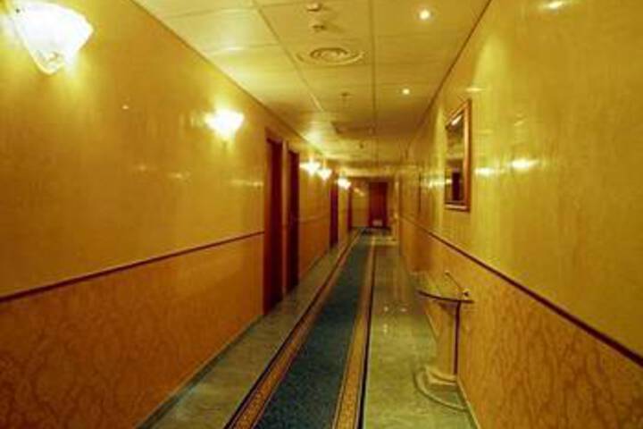 Ballroom/Hall 21 of 25