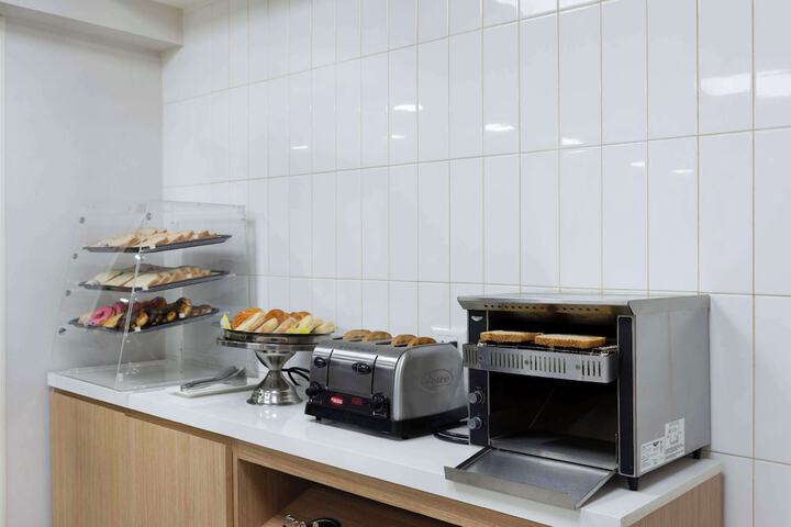 Breakfast/Coffee Service 112 of 129