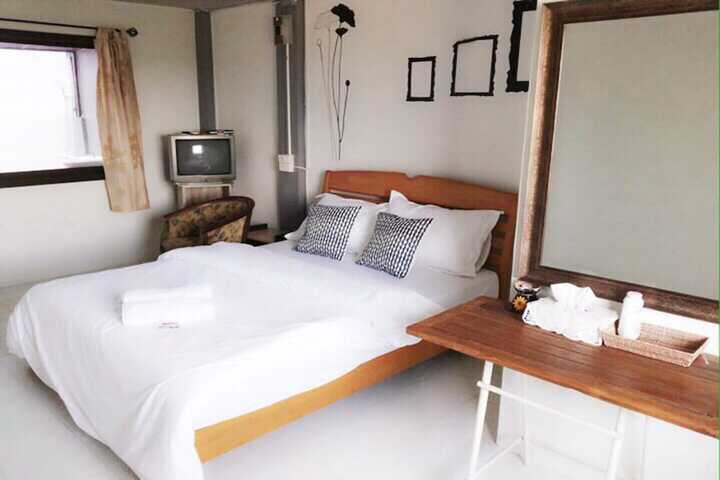 Room 8 of 11