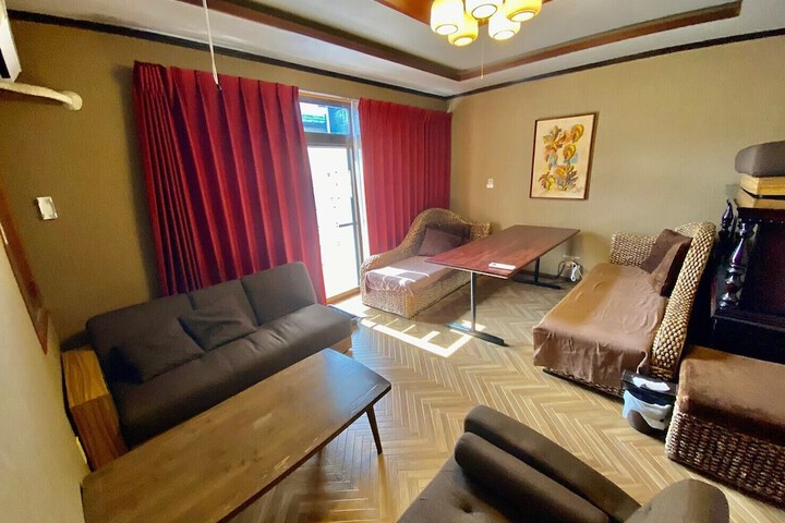 Room 4 of 33