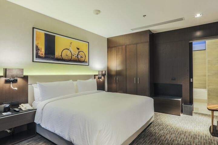 Room 17 of 40