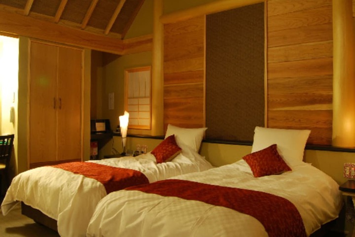 Room 27 of 77
