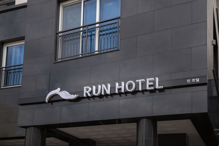 Hotel 32 of 35