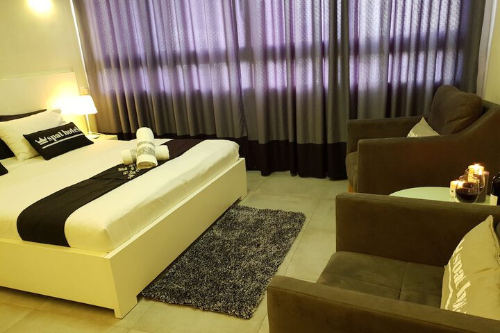 Room 8 of 68