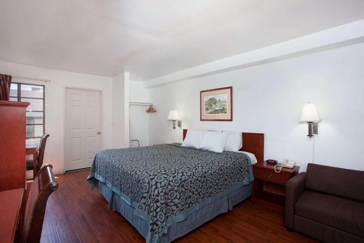1 King Bed (16 of 16)