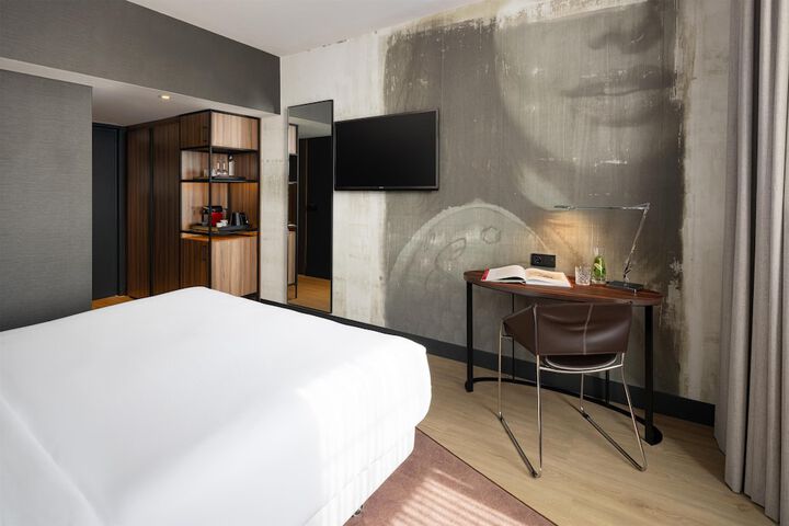 Room 37 of 90