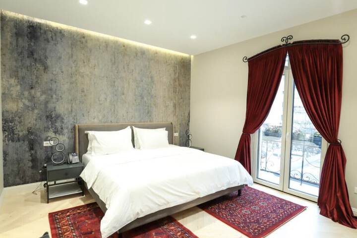 Room 9 of 47