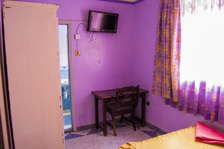 Room 9 of 41