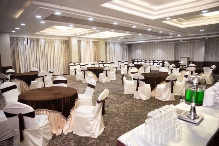 Business Center 18 of 21