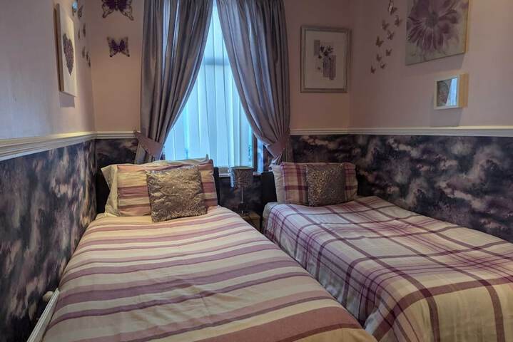 Room 9 of 27