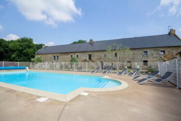 Pool 12 of 25