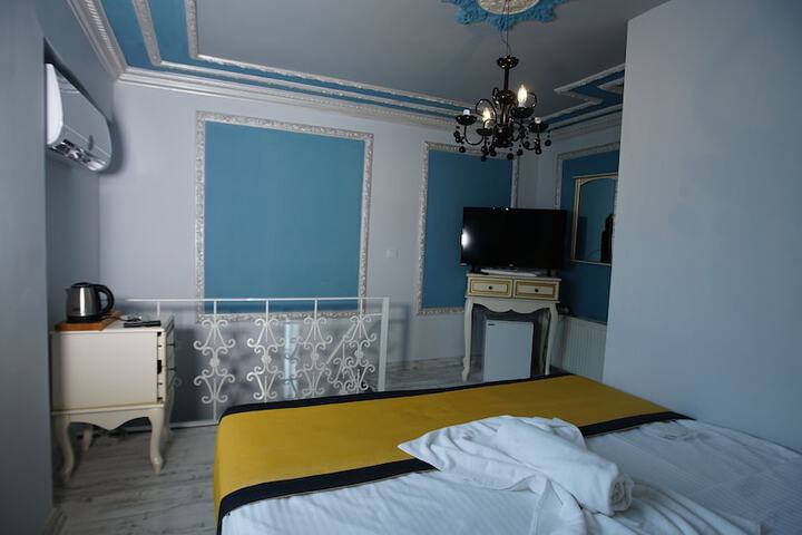 Room 8 of 34