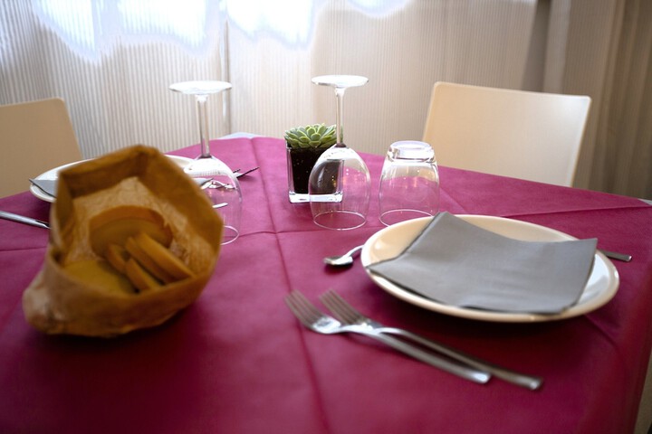 Dining 16 of 28