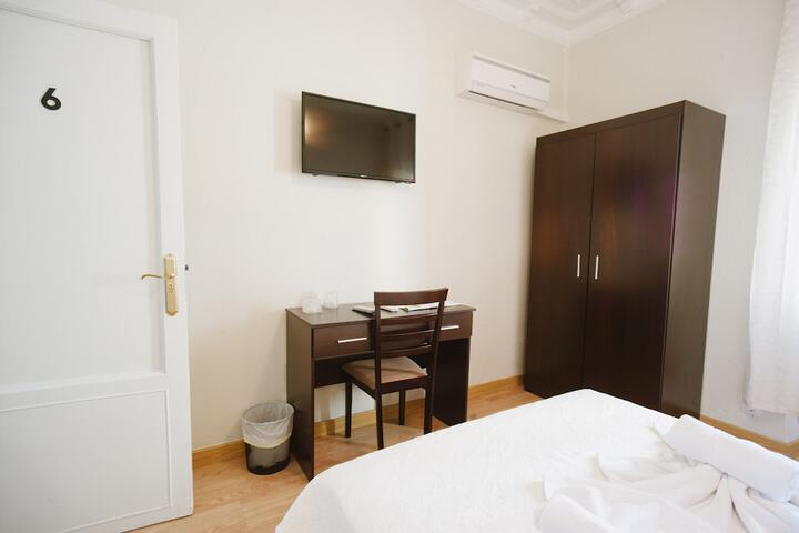 Room 10 of 47