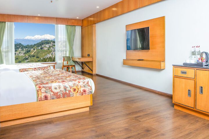 Room 15 of 37