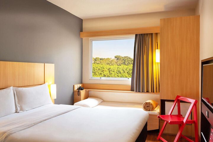 Room 5 of 70