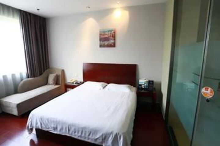 Room 7 of 15