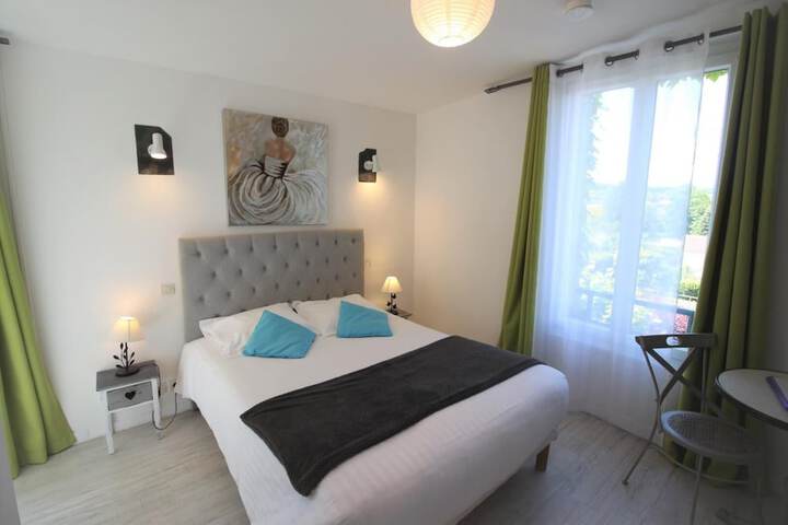 Room 44 of 164