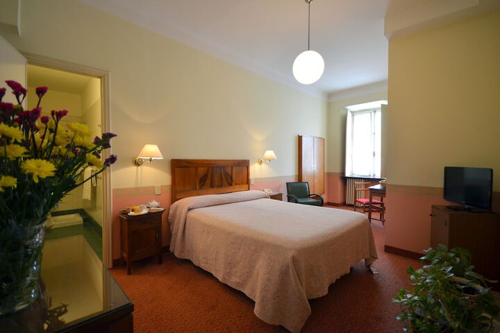 Room 5 of 38