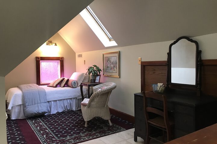 Room 3 of 83