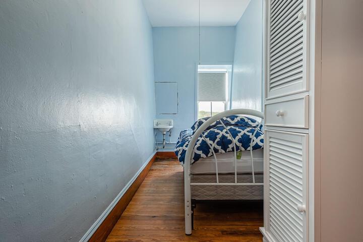 Room 6 of 63