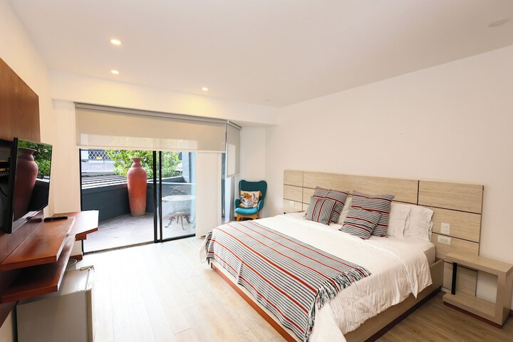 Room 4 of 9