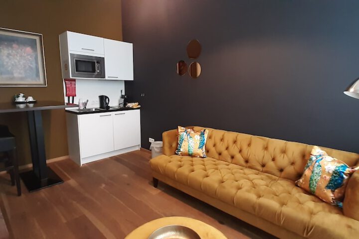 Room 25 of 49