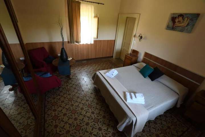 Room 3 of 85