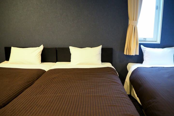 Room 26 of 46